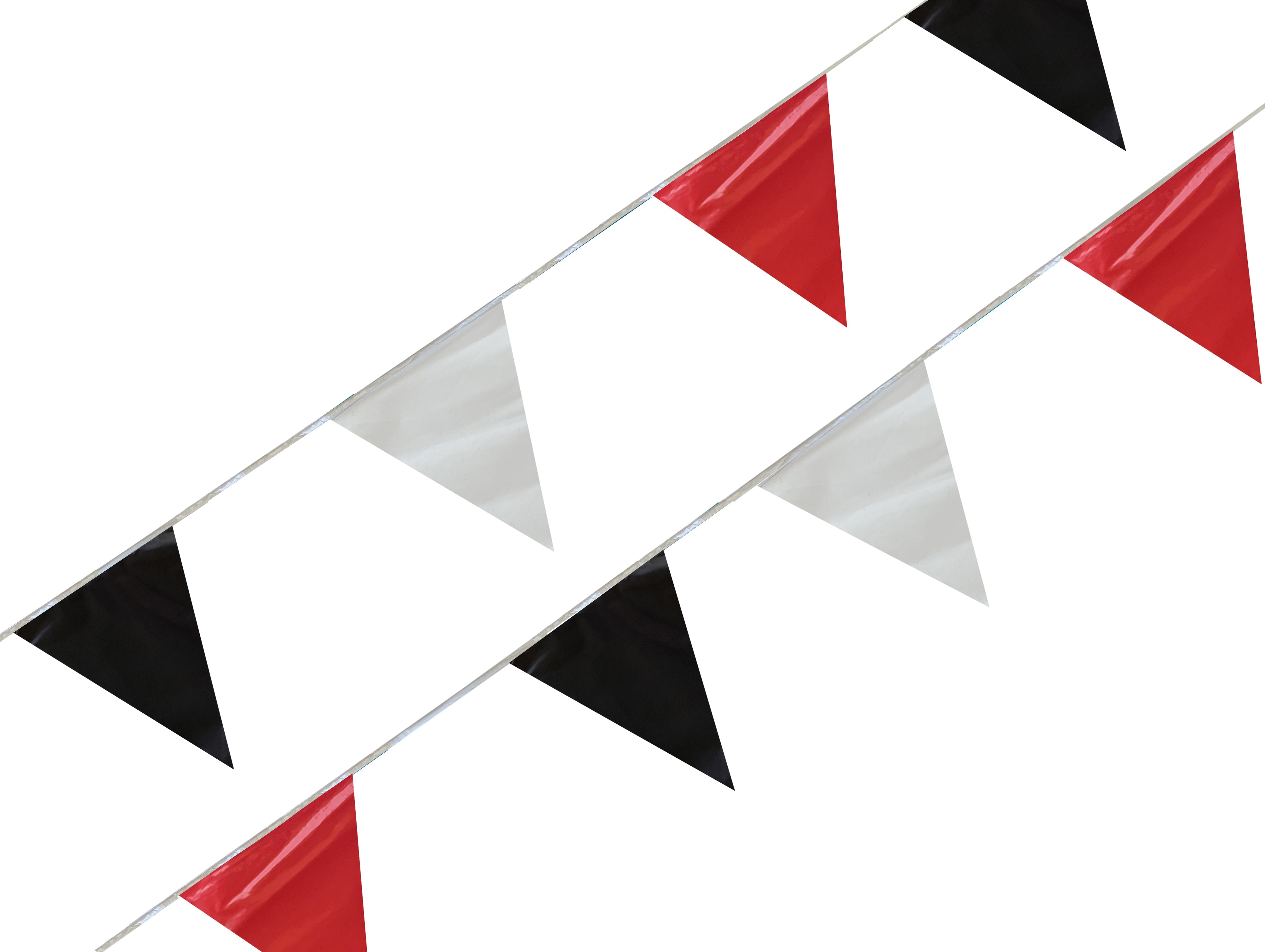 Tira de banderines triangulares intercalados en colores negro, blanco y rojo con guía de rafia forrada en blanco, ideal para eventos, exposiciones y decoración de fiestas. Tira de banderines triangulares intercalados en colores negro, blanco y rojo con guía de rafia forrada en blanco, ideal para eventos, exposiciones y decoración de fiestas.